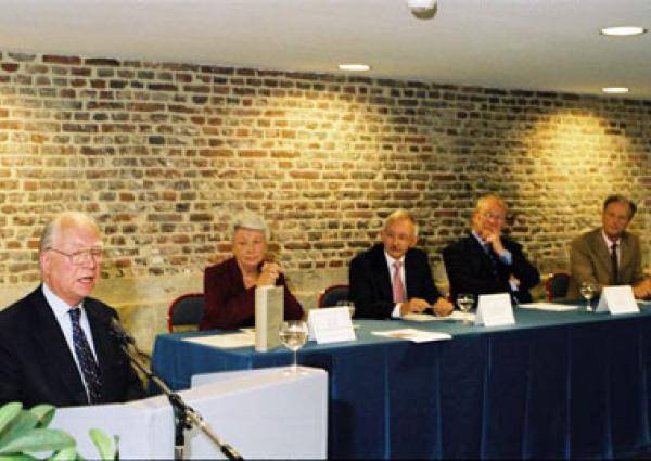 Minister of State Mark Eyskens and the members of the scientific committee of the Arenberg Prizes Minister of State Mark Eyskens and the members of the scientific committee of the Arenberg Prizes