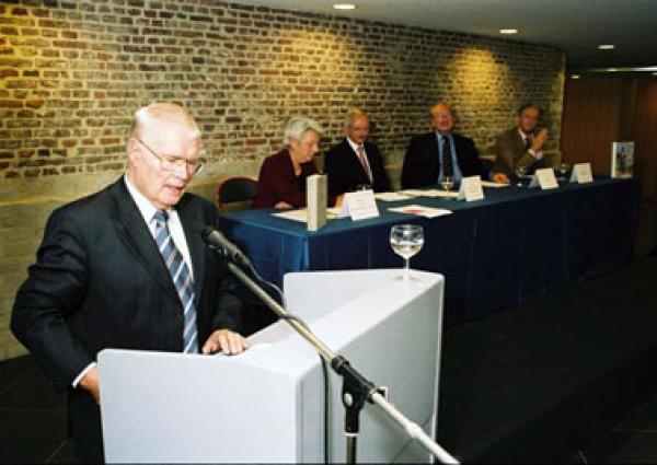 Professor Dr. Wilhelm Janssen  Professor Dr. Wilhelm Janssen